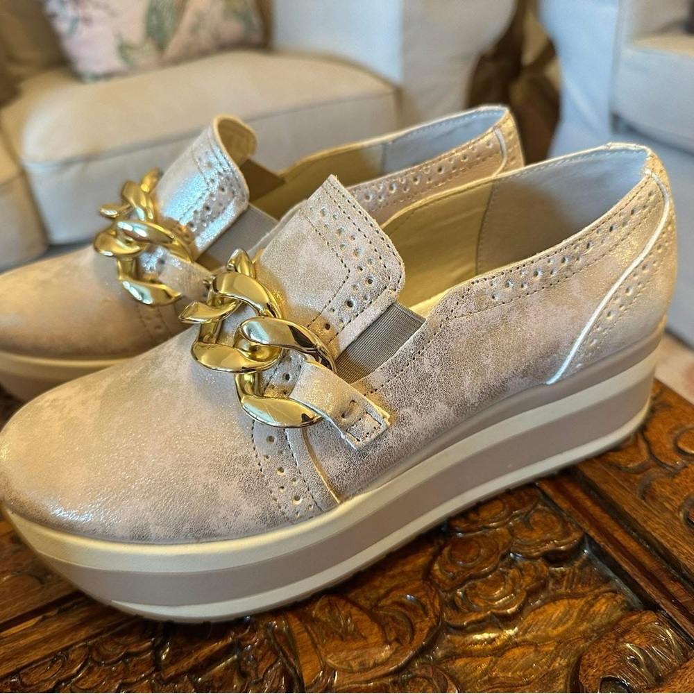Dolce Vita Cream Platform Shoes with Gold Chain